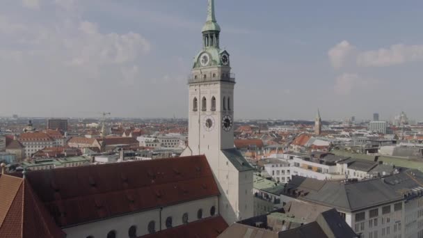 Aerial View Peters Church Tower Revealing Munich Germany Cityscape Skyline — Vídeos de Stock