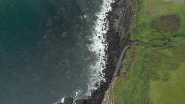 Drone Shot Waterfall Ending Sea Cliff Isle Skye Scotland Green — Stock videók