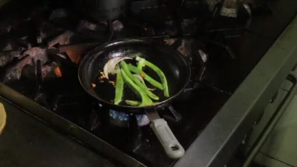Vaření Mexické Nopales Záběry — Stock video