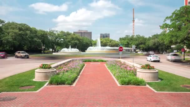 Video Time Lapse Cars Big Water Fountain Houston Museum District — Stock video