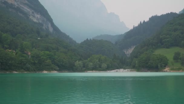 Scenic View Lago Tovel Lake Northern Italy Majestic Alps Background — Video