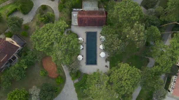 Aerial Drone Flying Beautiful Swimming Pool Sunshine Reveal Landscape Resort — Stockvideo