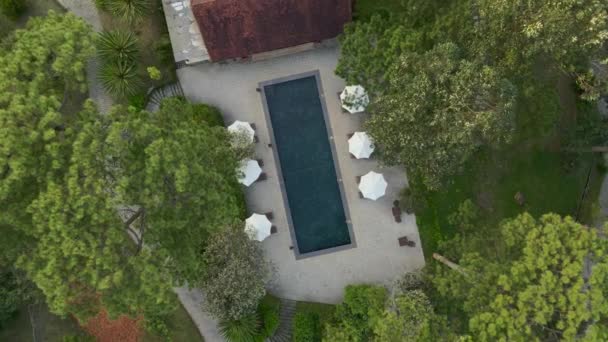 Aerial Drone Flying Beautiful Swimming Pool Sunshine Reveal Landscape Resort — Wideo stockowe