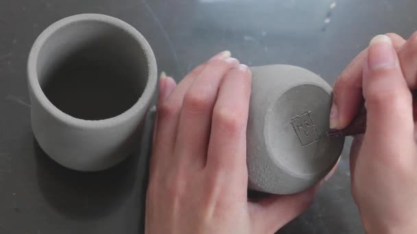 Pov Female Potter Artist Carving Signature Cup Bottom Surface Final — Vídeos de Stock