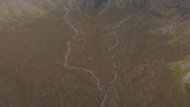 Drone Shot Green Landscape Isle Skye Scotland Valley Highland Mountains — ストック動画