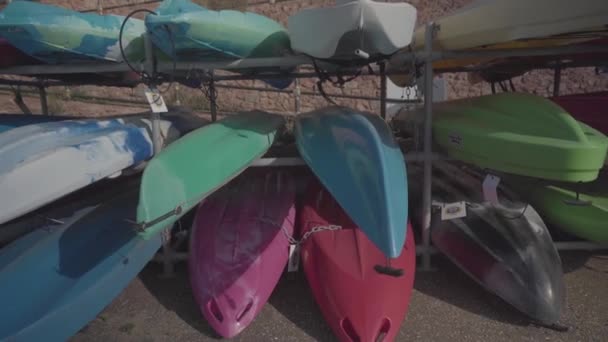 Different Sizes Types Rigid Kayaks Rent Stored Hunstanton Beach England — Stockvideo