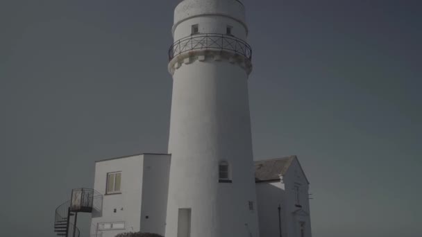 Beautiful White Lighthouse Building Coast Hunstanton England Blue Sky — 图库视频影像