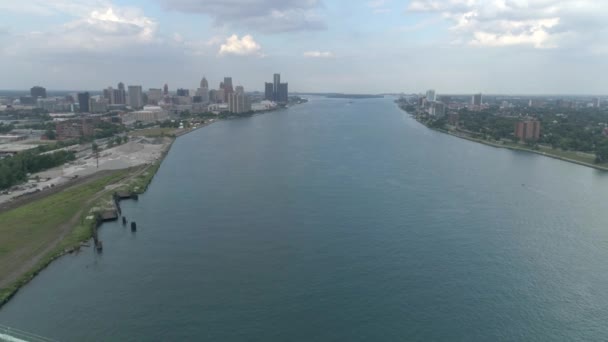 Video Aerial Ambassador Bridge Detroit River Downtown Detroit Video Filmed — Stok video