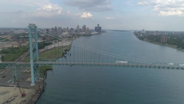 Video Aerial Ambassador Bridge Detroit River Downtown Detroit Video Filmed — Stok video