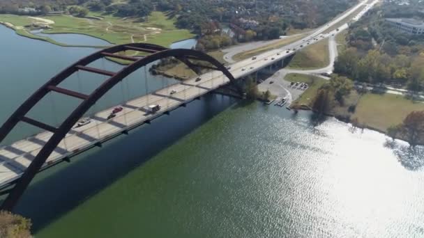 Video Aerial Pennybacker Bridge Austin Texas Bridge Passes Lake Austin — Vídeos de Stock