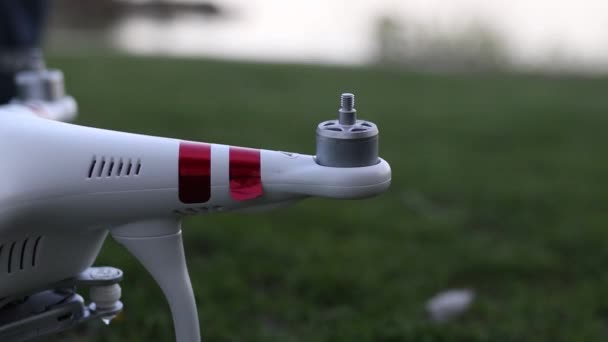 Mounting Propeller White Drone — Stock Video