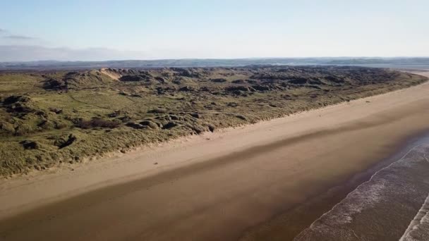 Aerial Drone View Green Field Saunton Sands Beach North Devon — Stock videók