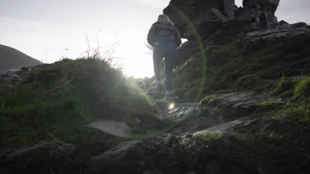 Woman Climb Hike Valley Rocks Backlit Sunlight Lynton England United — Stok video