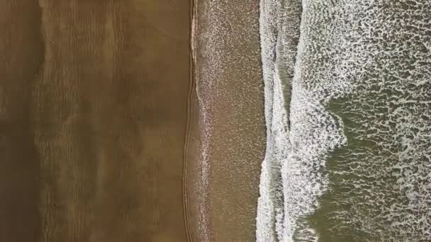 Vista Aérea Das Ondas Lavando Costa Praia Saunton Sands North — Vídeo de Stock