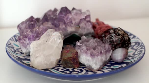 Holistic Plate Filled Various Crystals Purple Amethyst White Quartz Bornite — Vídeos de Stock