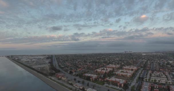 Stunning Uhd Aerial Sunrise Urban Cityscape River Colorful Clouds — Vídeos de Stock