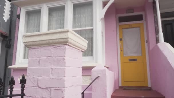 Прекрасний Вхід Типового Будинку Брайтон Англії Стильна Будівля Рожевою Фарбою — стокове відео