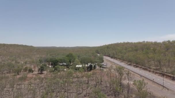 Moving Drone Shot House Road Northern Territory Australian Outback — стокове відео