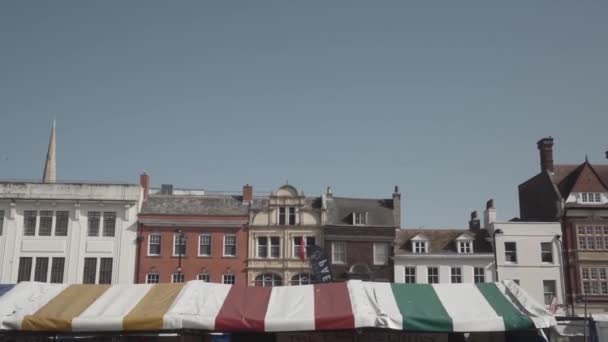Colorful Stripe Awnings Street Square Market Stalls Cambridge City Centre — Vídeo de stock