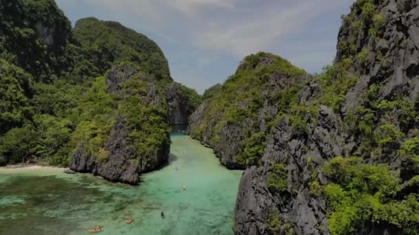 Beautiful Aerial Drone Shot Big Lagoon Entrance Midle Limestone Cliffs — Stockvideo