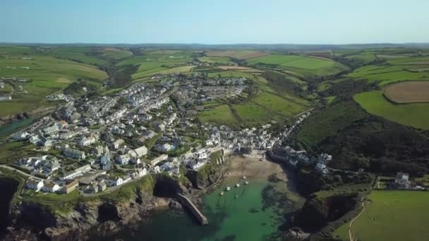 Quiet Port Isaac Village England Sea Aerial Tilt — Stock video