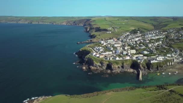 Beautiful Quiet Port Isaac Village England Aerial Pan — стоковое видео