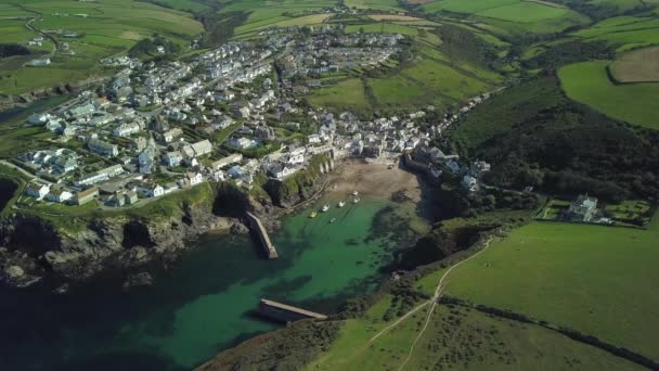 Flying Lush Green Fields Scenic View Port Isaac Coastal Walk — 图库视频影像