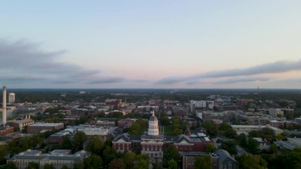 Columbia Missouri Mizzou University Campus Buildings Sunset Aerial Drone — Stockvideo