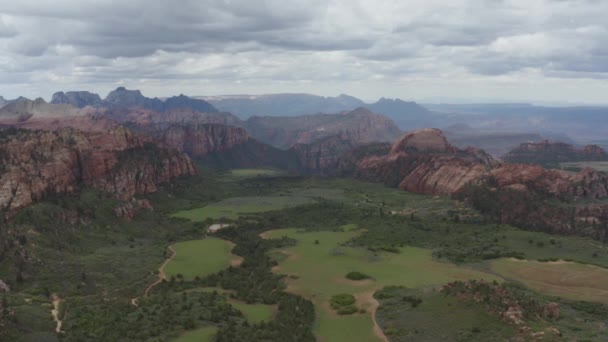 High Wide Slow Panoramic Drone Shot Zion Nation Park Valley — Vídeo de Stock