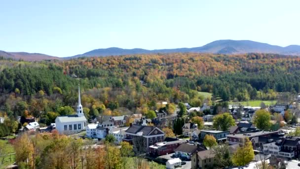 Aerial Drone Fight New England Town Fall Foliage Season Featuring — Stockvideo