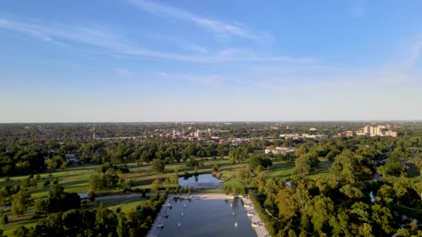 American Midwest Landscape Saint Louis Missouri Establishing Aerial Drone View — ストック動画