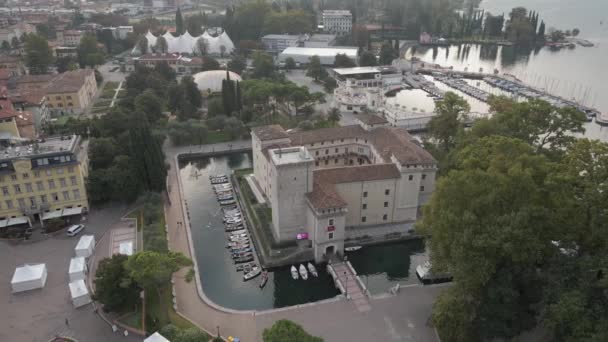 Luftaufnahme Der Festung Rocca Museumsgebäude Riva Del Garda Alto Italien — Stockvideo