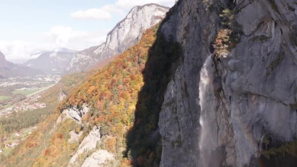 Beautiful Waterfall Colorful Autumn Forest Background — Vídeo de stock