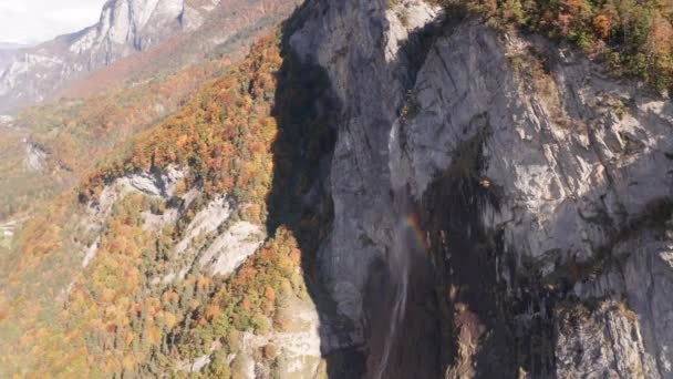 Aerial Beautiful Small Waterfall Spawning Rainbow Colorful Forest Autumn Background — Stok video