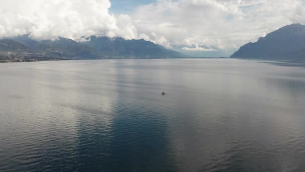 Flying Boat Lying Anchored Beautiful Lake Mountains Distance — Vídeo de stock