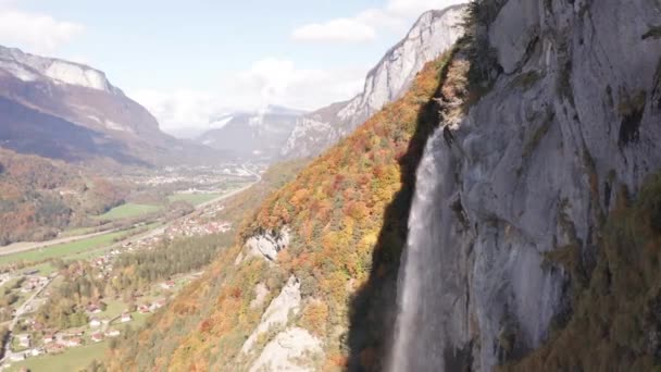 Aerial Beautiful Waterfall Colorful Autumn Forest Background — Videoclip de stoc