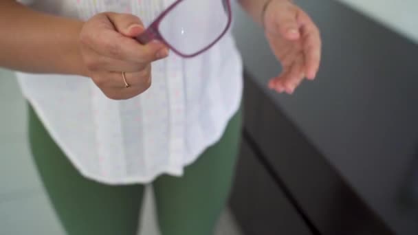 Woman Throwing Eyeglasses Trash Bin — Wideo stockowe