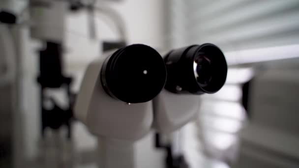 Close Slit Lamp Microscope Optometrist Office — Stockvideo