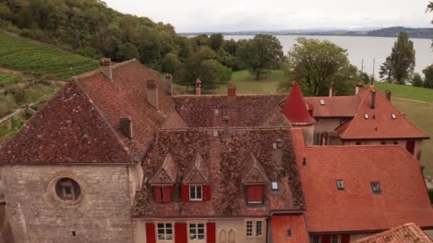 Aerial Beautiful Old Building Tilting Courtyard — Vídeos de Stock