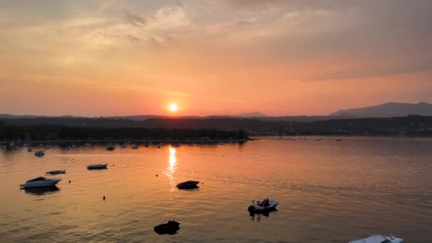 Amazing Sunset Sunlight Garda Lake Salo City Lombardije Italië Luchtfoto — Stockvideo