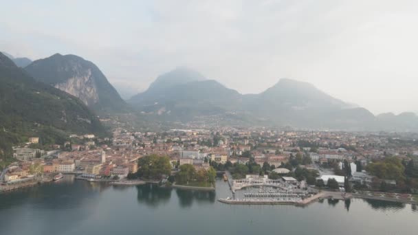 Vista Aérea Drone Cidade Riva Del Garda Lago Garda Itália — Vídeo de Stock