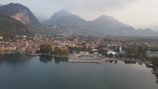 Riva Del Garda City Italy Aerial View Lago Garda Lakefront — Stockvideo