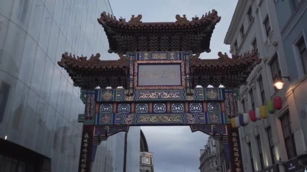 Famous Chinese Gate Chinatown Street Area Entrance London Capital England — Stock Video