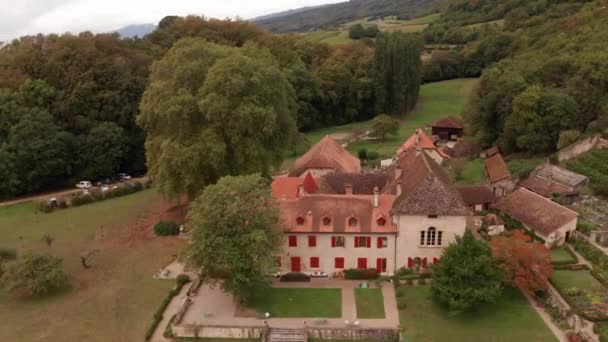 Flying Away Beautiful Old Building Swiss Countryside — Video Stock