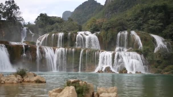 Stunning Nature Landscape Cao Bang Waterfalls Ban Gioc Detian Falls — Stockvideo