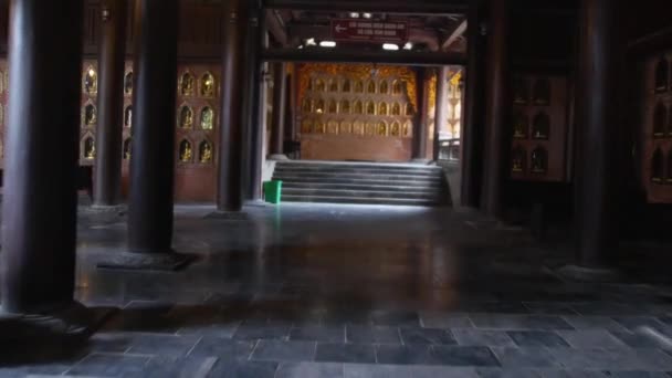 Caminhando Dentro Antigo Templo Bai Dinh Pagoda Tower Província Ninh — Vídeo de Stock