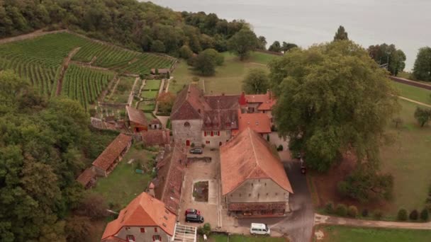 Jib Turun Dari Bangunan Monumental Pedesaan Swiss — Stok Video