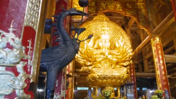 Golden Buddha Statue Temple Tam Coc Vietnam — Vídeos de Stock