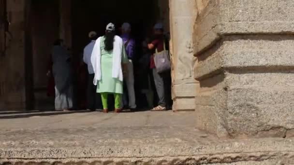 Tourist Majestic Ruined Temple Complex Hampi Ancient Village State Karnataka — 비디오