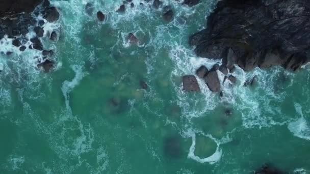 Прекрасні Чисті Хвилі Бедруанських Сходів Англія — стокове відео